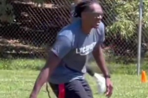 不愧傳球大師??改打腰旗橄欖球的隆多有望代表美國參加奧運(yùn)會(huì)！