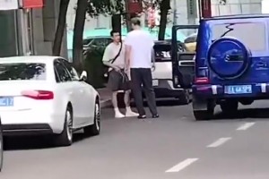 何時的視頻？球迷拍到張鎮(zhèn)麟與趙繼偉依依不舍擁抱