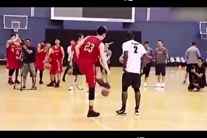 歐文1v1張鎮(zhèn)麟，感覺德魯大叔都沒咋發(fā)力比賽就結(jié)束了??