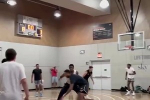 動(dòng)作是慢但很奏效??李凱爾曬休賽期訓(xùn)練，各種招式都能進(jìn)??！