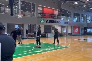 杰倫-布朗罰球抗干擾練習(xí) 原來還能這么玩！