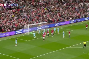 又是烏龍??卡塞米羅頭球造烏龍，曼聯(lián)英超開賽3輪2球全是烏龍