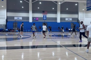 楊瀚森近期在洛杉磯著名野球訓(xùn)練營(yíng)打球，其中還與盧尼對(duì)位！