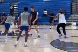 內(nèi)線勾手得分+外線三分進(jìn)賬！媒體人分享?xiàng)铄Ｍ庖扒蚓昼R頭~