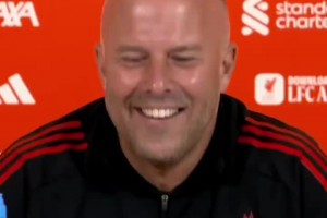 好事將近??？斯洛特賽前發(fā)布會笑開花，談紐卡將簽新9號