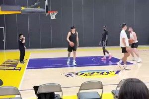 當(dāng)時都沒預(yù)料到未來走向??楊瀚森此前洛杉磯訓(xùn)練赴湖人主場踩場