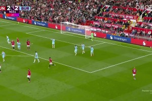 B費(fèi)點(diǎn)射絕殺！阿瑪?shù)卤焕蛞碌沟?，主裁回看VAR改判點(diǎn)球