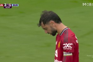 【集錦】英超-姆伯莫破門阿瑪?shù)略禳c(diǎn)B費(fèi)絕殺 曼聯(lián)絕殺3-2伯恩利