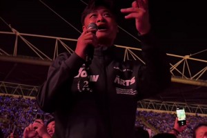 杜震宇帶著兒子參加小沈陽(yáng)演唱會(huì)，希望小沈陽(yáng)為球迷創(chuàng)作一首歌曲