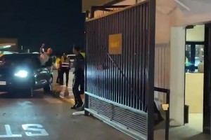 很受歡迎！安東尼轉(zhuǎn)會(huì)貝蒂斯，貝蒂斯球迷機(jī)場(chǎng)外迎接安東尼