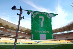 他回來了！貝蒂斯官宣安東尼加盟視頻！曬出“圓神”專屬7號(hào)球衣