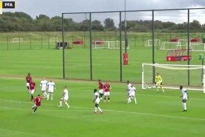 未來可期！曼聯(lián)預(yù)備隊的熱身賽，謝伊-萊西打進一粒的世界波