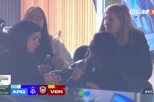 無數(shù)次讓解說癲狂！來看二十年前的阿德里亞諾有多強(qiáng)？??