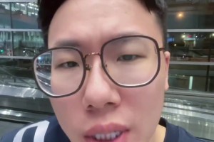 廣東球迷點贊！崔永熙現(xiàn)身詹姆斯中國行現(xiàn)場展示球技，恢復得很好