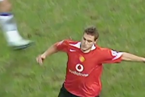 這就是職業(yè)球員的選擇，維迪奇用“第三支腳”停球