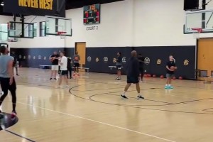 外網(wǎng)視頻惡搞：曼聯(lián)球迷從23年開始，只要曼聯(lián)輸球就種一棵樹……