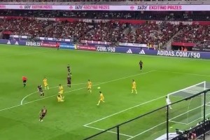 功成身退！賽前為胡梅爾斯在德國(guó)隊(duì)作出的貢獻(xiàn)進(jìn)行表彰！