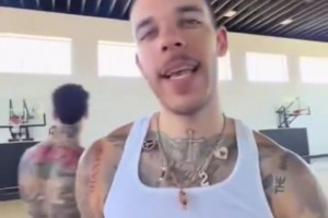 這幾個(gè)花臂會(huì)打球嗎？球家兄弟此前在球館的投籃訓(xùn)練！