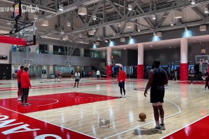 學(xué)生們：爽了！杰倫布朗隔扣副校長引全場歡呼！