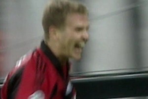 斯科爾斯在最后一分鐘打入制勝球，在伊蒂哈德球場擊敗曼城