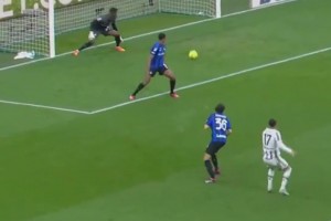 曼聯(lián)買奧納納前肯定沒看意大利國家德比的這個(gè)片段??