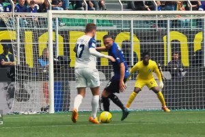 當年5000萬歐加盟曼聯(lián)！回顧奧納納意甲精彩5佳撲救！