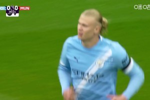 險些閃擊！曼聯(lián)后場連續(xù)解圍不干凈！哈蘭德小角度打門擦柱而出！