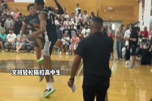 文班輕松隔扣高中生！2米2+的人還有這么強的爆發(fā)力又不失靈活性
