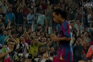 今年再拿一個(gè)？吉拉西24/25賽季歐冠金靴獎(jiǎng)開箱儀式！