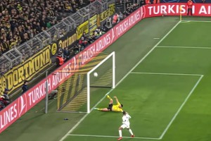 一夫當(dāng)關(guān)，萬夫莫開！聚勒這腳世界級解圍，真的太帥了！