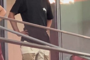 上半場0-3落后！在包廂內(nèi)的武磊相當(dāng)無語