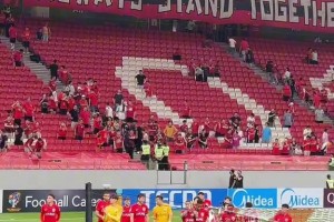 沒有謾罵泄憤！賽后海港全隊謝場時球迷高喊加油