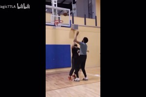 全能內(nèi)線！騎士中鋒阿倫休賽期個人特訓(xùn)視頻！