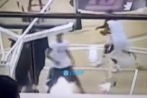 美媒翻舊賬：當(dāng)年詹姆斯被大學(xué)生克勞福德隔扣，耐克沒收了錄像帶