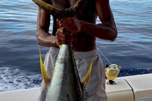 海王帶大哥捕魚??亞當斯社媒曬與KD出海照！這大魚得超1米？