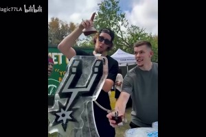 青年軍！馬刺球員參加活動！新援科內(nèi)特等人出鏡！