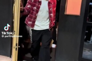 來不及說再見！曼城球員參加阿砍吉的告別酒會(huì)！