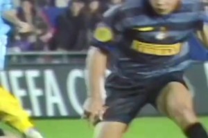 招牌殺招！名場(chǎng)面：大羅鐘擺過掉門將，輕松推射空門！