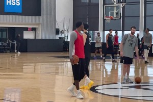 加油，曾凡博已正在參與籃網(wǎng)隊(duì)的球隊(duì)訓(xùn)練營?。? >
                                        </div>
                                    </div>
                                                                        <div   id=