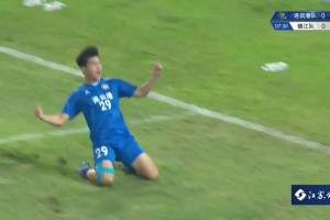 先拔頭籌！比賽開場(chǎng)7分鐘連云港利用鎮(zhèn)江落點(diǎn)判斷失誤取得領(lǐng)先