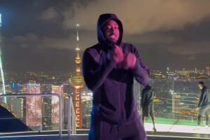 認(rèn)不出了！約翰-沃爾中國行在東方明珠邊上尬舞：跳的最好一次了