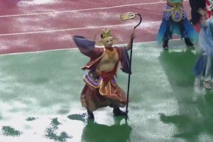 這畫風(fēng)。。蘇超淮安主場中場表演：唐僧、悟空、八戒各展“神通”