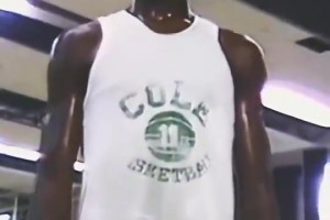 珍貴錄像帶??高中時(shí)期的奧尼爾，對(duì)籃框的摧殘真的太狠了！