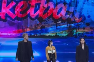 有才哈！郭艾倫和王思雨在微博之夜現(xiàn)場跳刀馬刀馬~