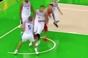 以牙還牙！當(dāng)年阿聯(lián)被戈貝爾帽了以后，馬上連送兩記火鍋回擊！