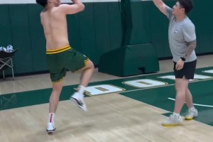 這動作像誰？中國男籃旅美小將王俊杰曬出最新訓(xùn)練視頻~