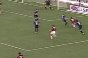 卡卡在12年前米蘭德比中的這粒進(jìn)球，真的令人難忘