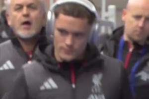 抽象！快來嘗試給超跑阿德耶米安上頭發(fā)吧！