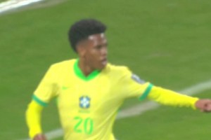 吉馬良斯直塞太妙了，埃斯特旺推射得手，巴西1-0韓國