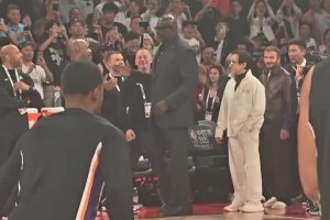 世界級同框！成龍、貝克漢姆、姚明、奧尼爾一同現(xiàn)身中國賽現(xiàn)場！